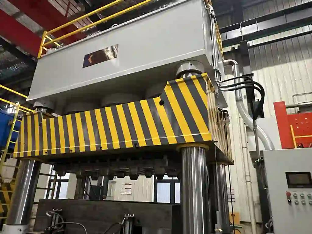 3000 tons presswood pallet machine