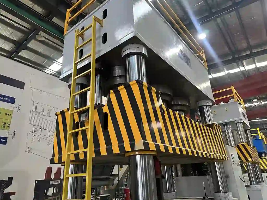 3000 tons presswood pallet machine