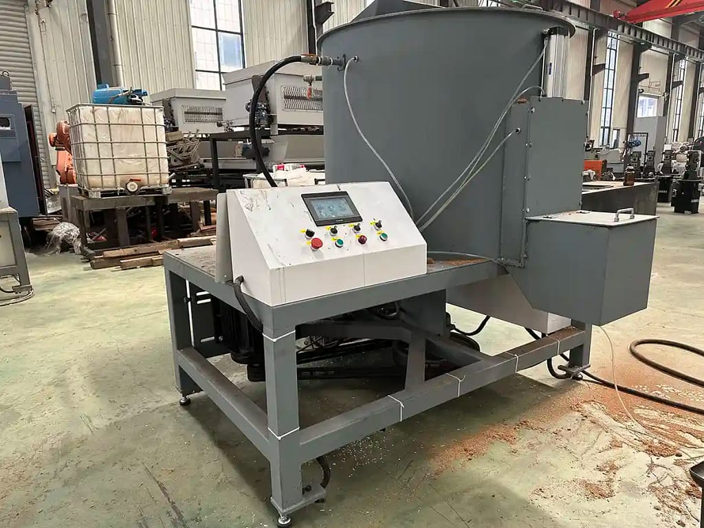 Wood chips and glue mixing machine