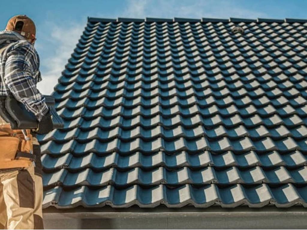 tile made from waste plastic