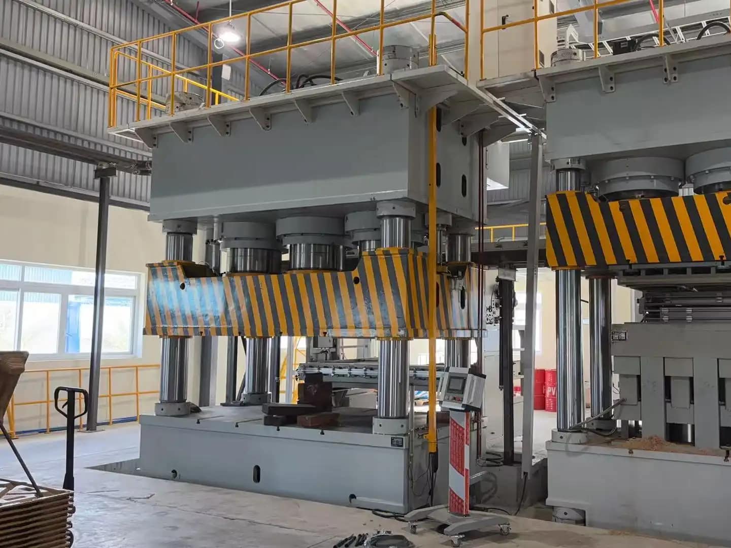 3000 tons press machine