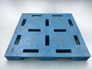 molded plastic pallet made from recycled plastic