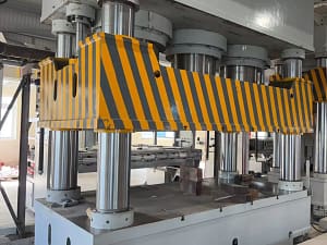 3000 tons presswood pallet machine