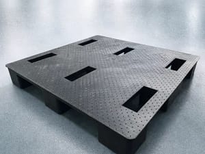 molded plastic pallet made from recycled plastic