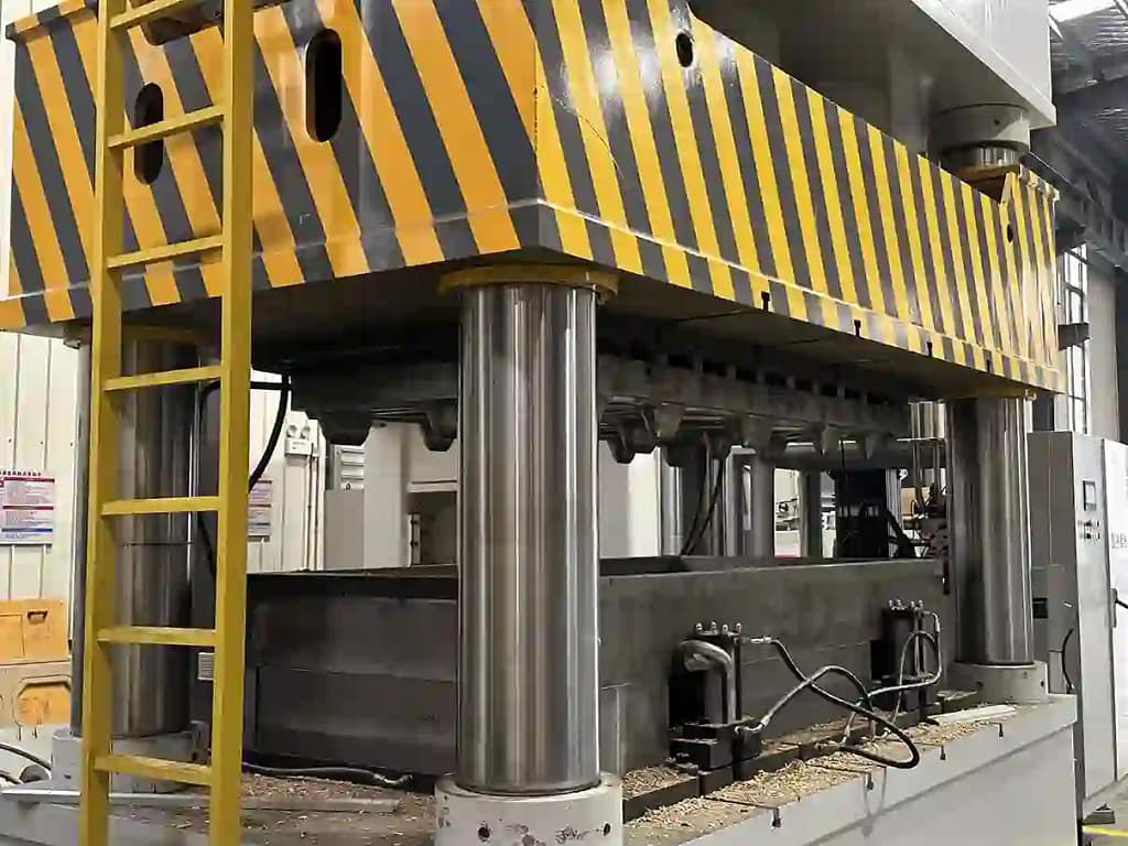 3000 tons presswood pallet machine