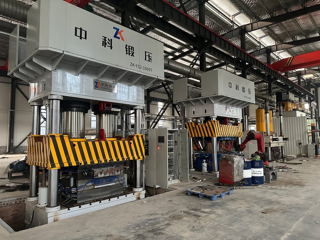2 plastic pallet molding machine from ZK Hydraulic model ZK-P1800