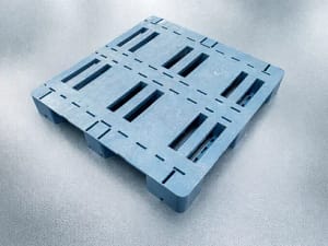 molded plastic pallet made from recycled plastic