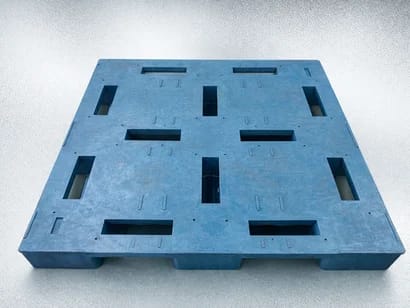 molded plastic pallet made from recycled plastic