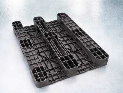 molded plastic pallet made from recycled plastic