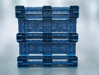 molded plastic pallet made from recycled plastic