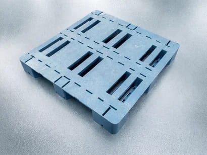 molded plastic pallet made from recycled plastic