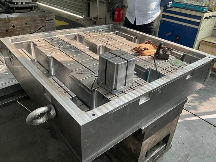 Plastic pallet molding machine mold, P20 steel